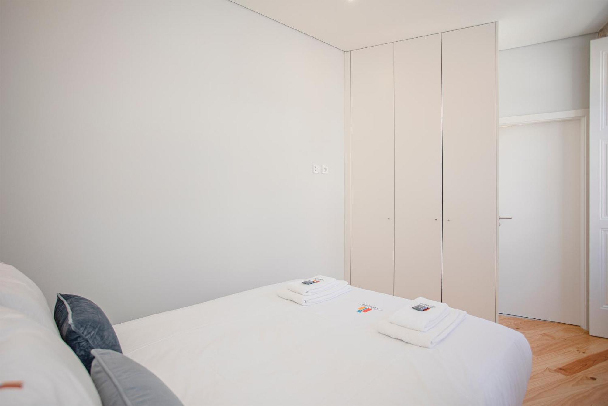 Liiiving In Porto - Aliados Stone Apartment Екстер'єр фото