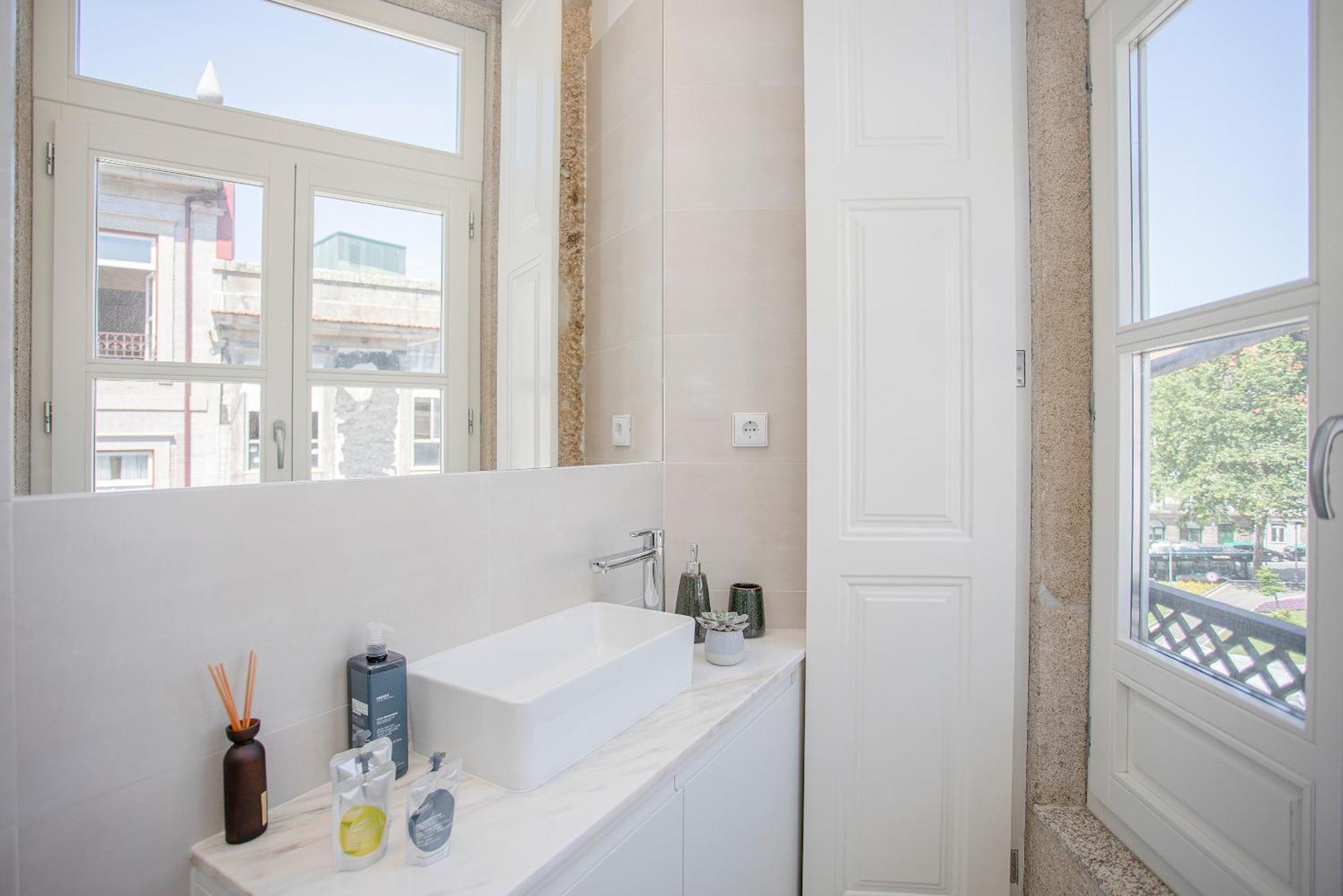 Liiiving In Porto - Aliados Stone Apartment Екстер'єр фото